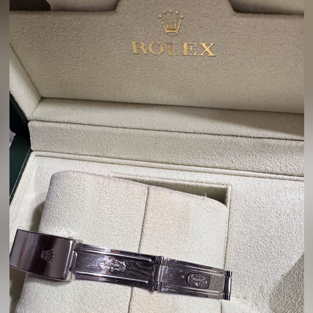Rolex Oyster Perpetual Featuring a Jubilee Bracelet With Black Dial - Picture 9 of 10
